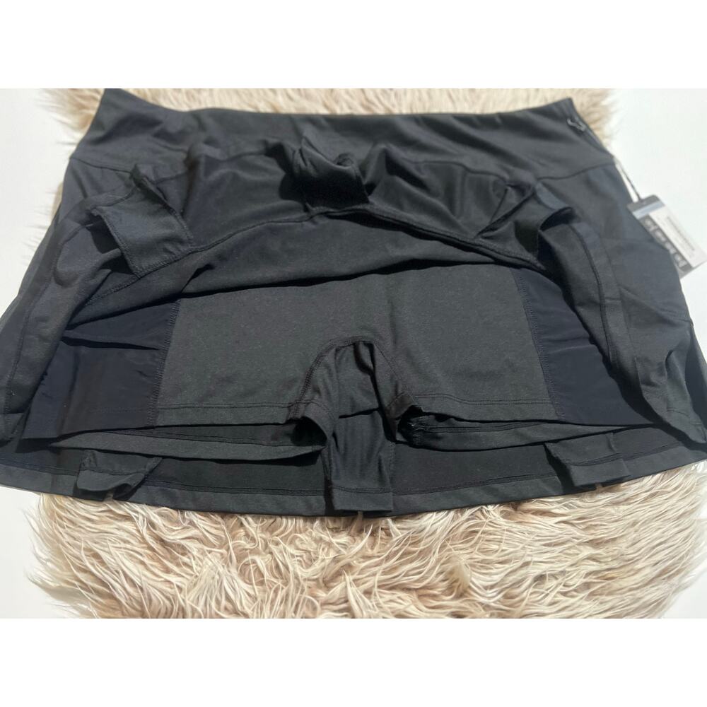 Tail women’s New black skirt with built in shorts - Picture 3 of 10